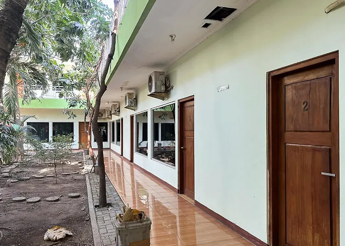 Global Inn Syariah Mitra RedDoorz near Juanda T1 Airport Surabaya